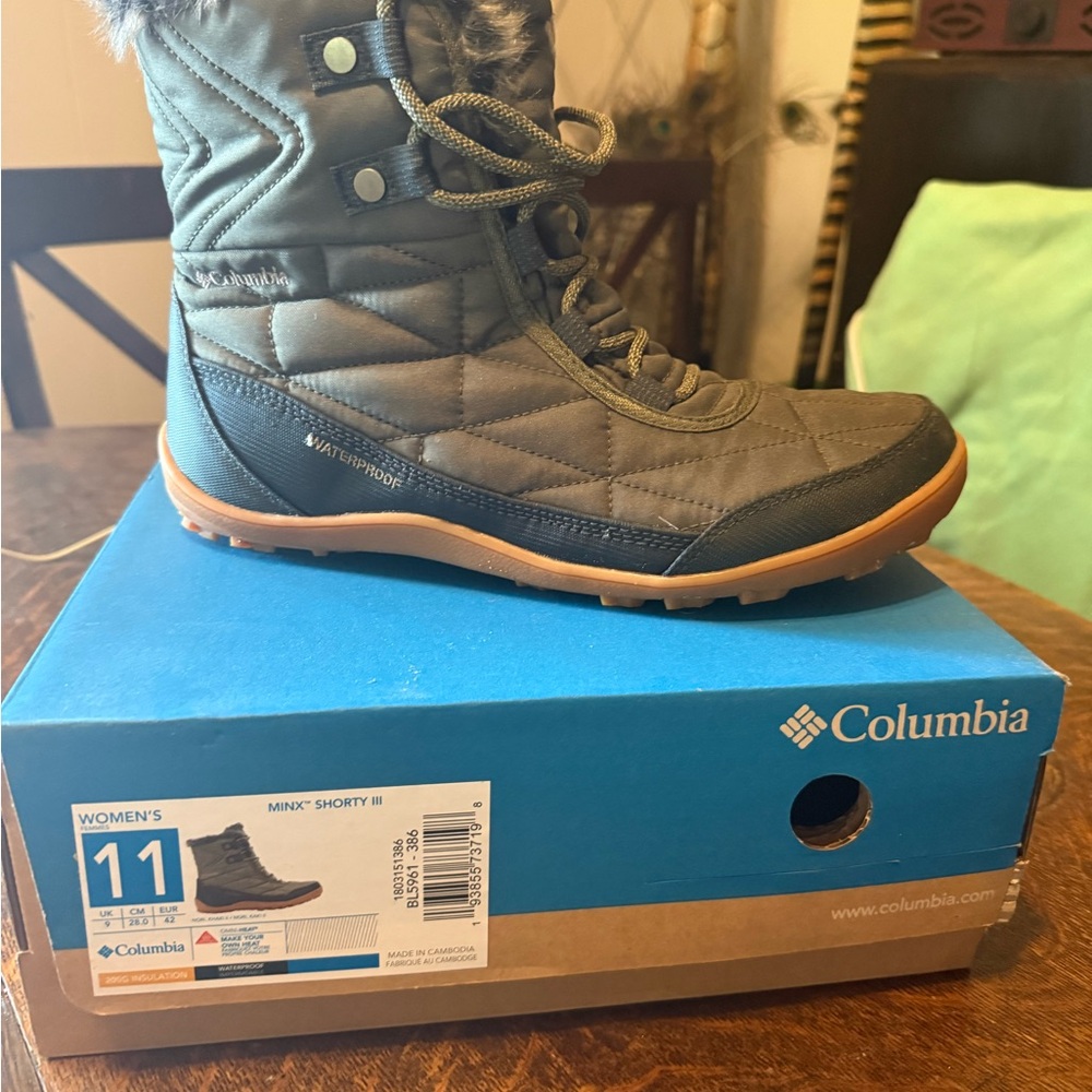 Columbia Women's Minx Shorty III Waterproof Boots - Green and Tan